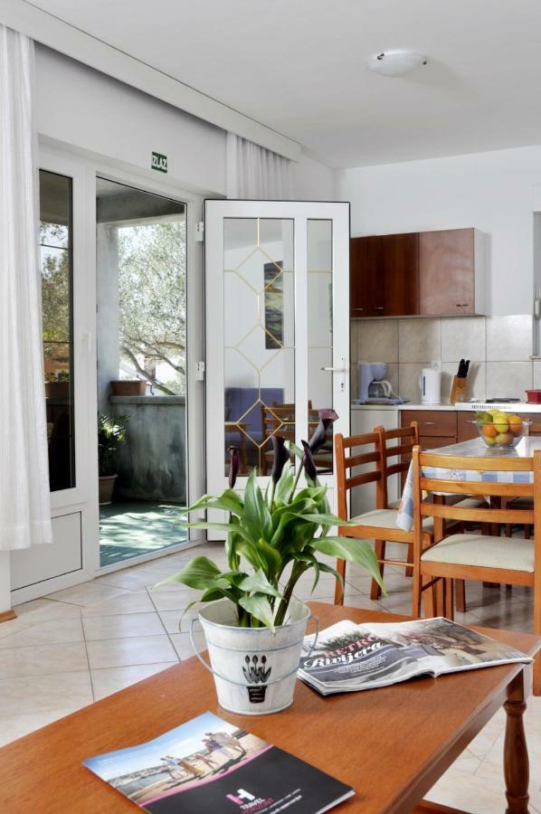 Apartmani Novotny Plavi Banjol Kültér fotó